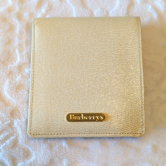 BURBERRYS Cream Leather Authentic Vintage Bifold Wallet - RARE Color! - Picture 1 of 14